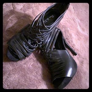 Pour La Victoire Black Heels